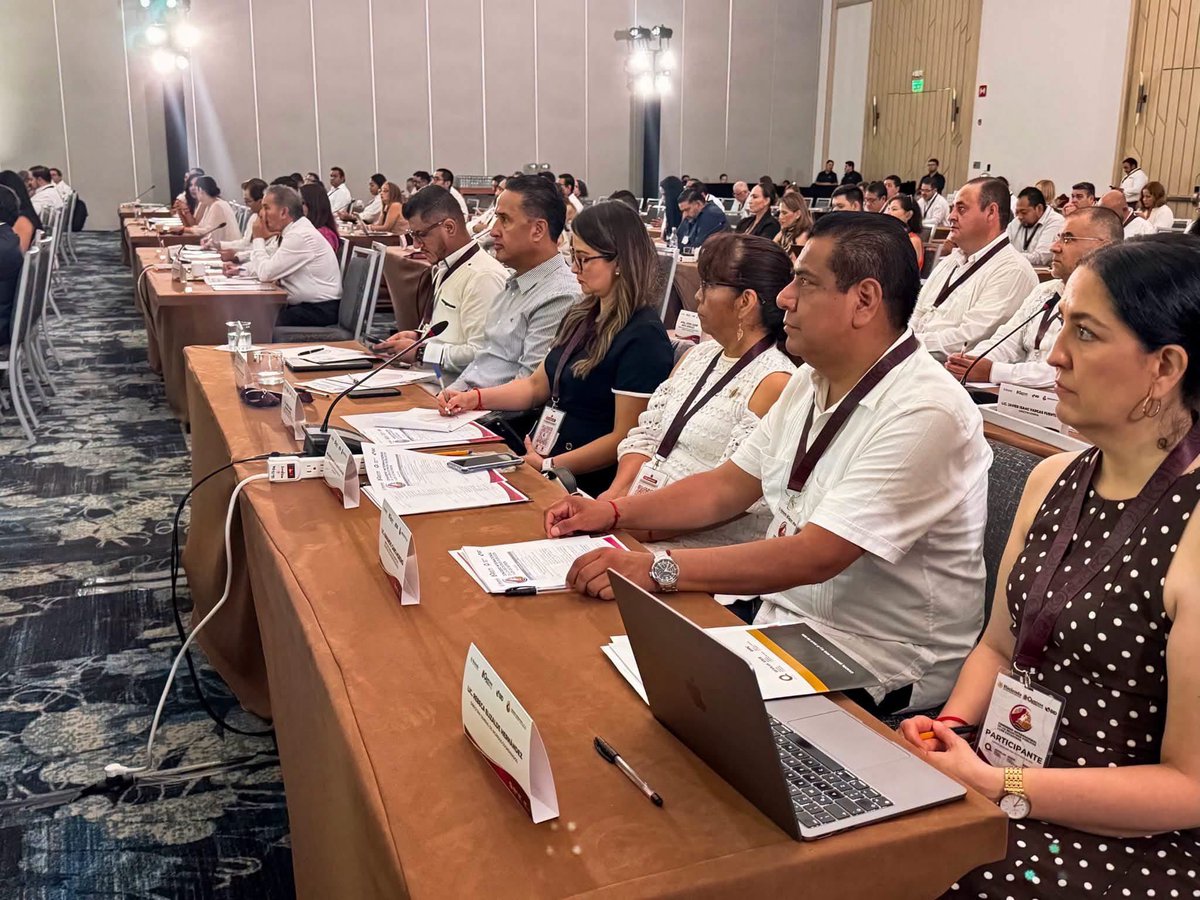 Esther_RamirezV's tweet photo. El trabajo coordinado que impulsa el gobernador, @juliomenchaca_, continúa posicionando a #Hidalgo como referente nacional en materia de modernización catastral. 

En el Congreso Internacional de los #RegistrosPúblicosYCatastros se destacó que nuestra entidad es la única del país que mantiene un esquema integral de coordinación con sus 84 municipios, fortaleciendo la actualización catastral, la capacitación permanente y las haciendas públicas locales.

Como parte de las ponencias del Congreso, ha sido un gusto coincidir con Jesús Puebla Blasco, director General del Catastro de España; Laura Ripani, representante del BID en México; y Juan Ignacio González Tomé, subdirector General de Gestión Catastral, Colaboración y Atención al Ciudadano de la Dirección General del Catastro del Ministerio de Hacienda de España.

#PrimeroElPueblo #EstherRamírez