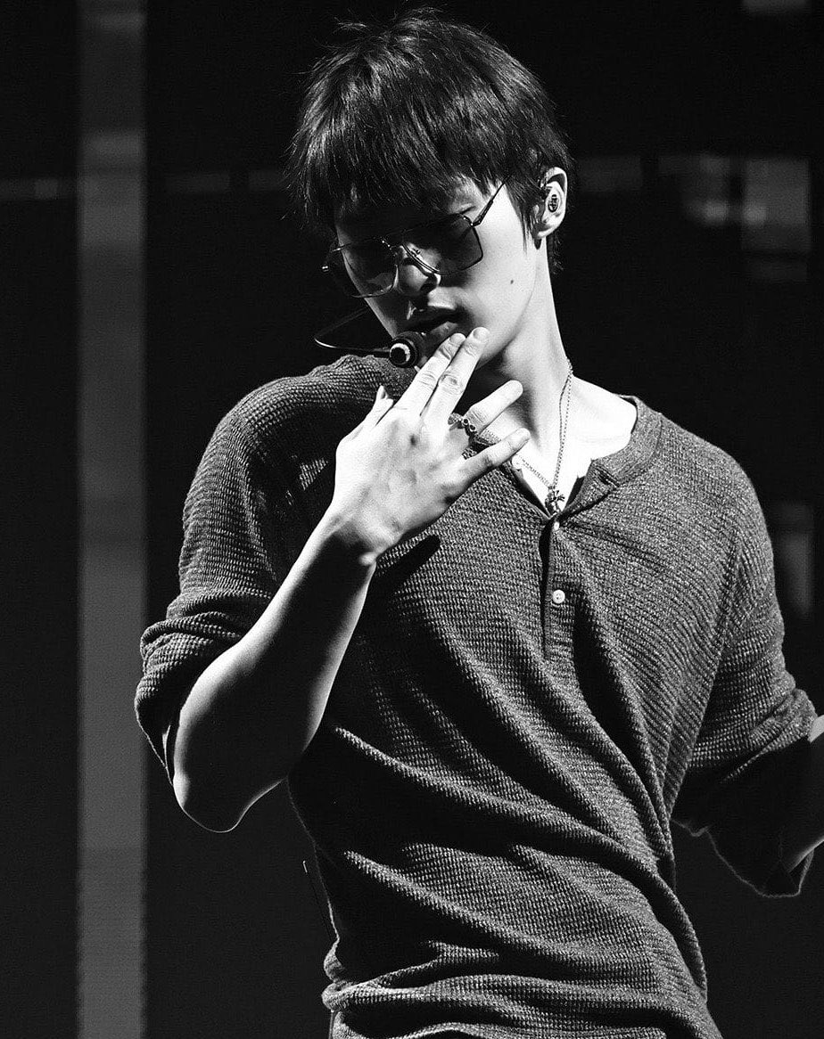 yungisholic's tweet photo. oh mingi slide to me so ready https://t.co/urIrO5icq0