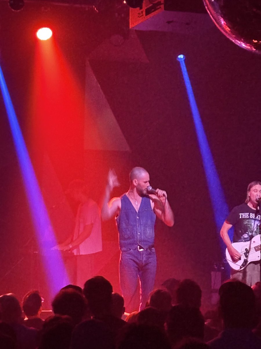 p_lyons_'s tweet photo. wu lyf’s hiatus robbed us of a decade of ellery roberts as a generational frontman. the charisma, vocal strength, and hog size are all off the charts https://t.co/8jdWENm0mE