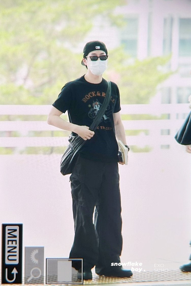 17/07/26] #SUHO at ICN Airport heading to Kaohsiung, Taiwan