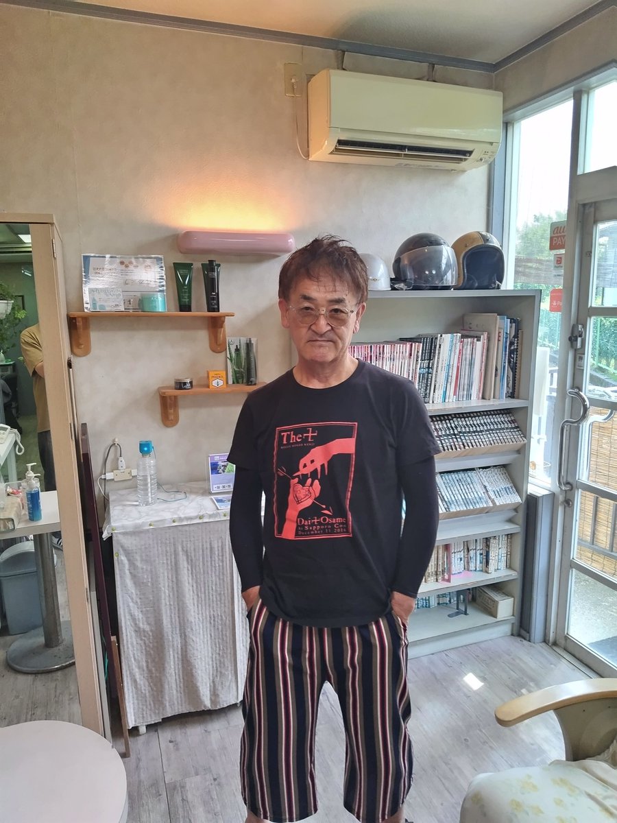 nari10000's tweet photo. 朝イチお気に入りの美容院。

職業柄『清潔感溢れる爽やかヘアー』と来週本番に向けての『舞台映えするナウいヘアー』の融合＝得意のツーブロック(^_^)v

Sさんいつもいつもイメージ以上の仕上がりあざっす‼️ https://t.co/5Ate3Wtt6w