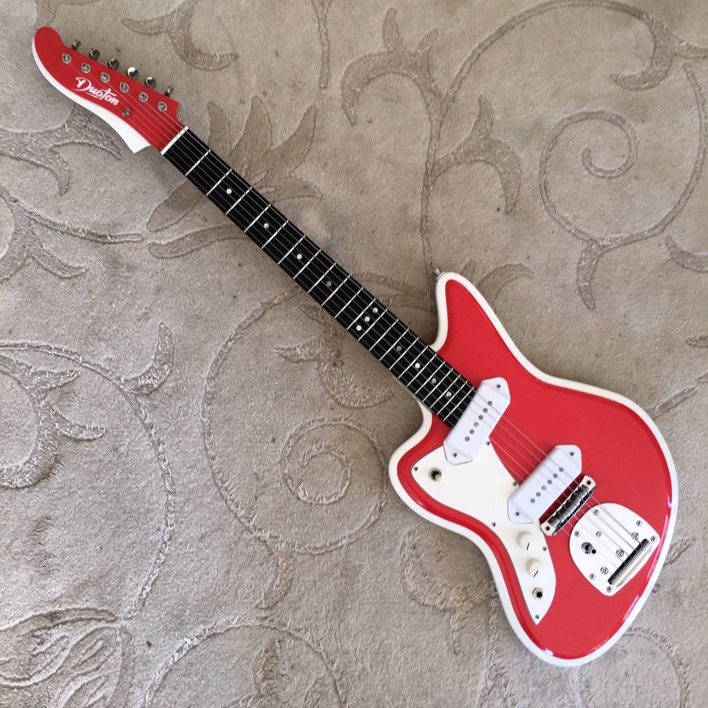 plug_instrument's tweet photo. Duoton（ロシア）のLo-Diver LD1。
ビルダー自身がレフティなのか、レフティの作品が多いようなんだけど、それはそれとしてめっちゃキュートじゃない？ https://t.co/Fx2W2gO1wQ