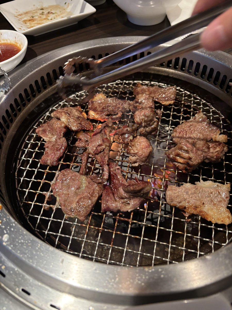 emi_oka51's tweet photo. 職場の人に焼肉連れてってもらった。
私は相手の愚痴聞き役🤣
話してスッキリしたようで良かった https://t.co/Tahf2Jcwdc