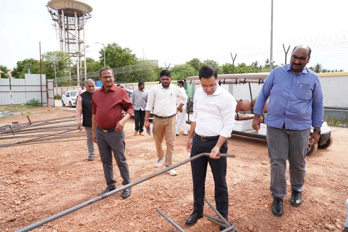 UpdatesTanjore's tweet photo. Shri Devesh Deval, IAS, Joint Secretary, Ministry of Food Processing Industries, Govt of India, visited #NIFTEM-#Thanjavur to review the progress of the Phase-I Expansion Plan and inspect the ongoing construction works. 🏗️
As #Thanjavur's only National Institute, the expansion of @NIFTEM_Tnj is a significant step that will strengthen education, research, innovation, and skill development in the food processing sector. 👏🏻
@MOFPI_GOI 🇮🇳
#NIFTEM #Thanjavur ✨