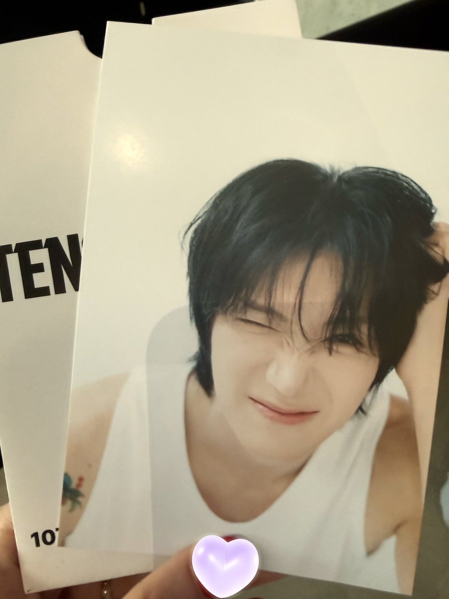 PPTT_1001's tweet photo. น้องเตนล์คนสวยขามาก ขยิบตาอีก 😭😭😭💘💘💘

#TENCORE0110Concert_Day1 https://t.co/sxIVVa1SUe