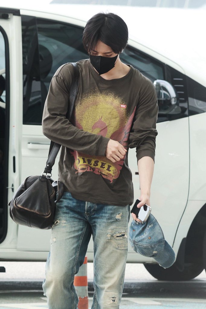 adeldolls's tweet photo. HIS STYLE                                   HIS FACE https://t.co/6GOj42vSaE