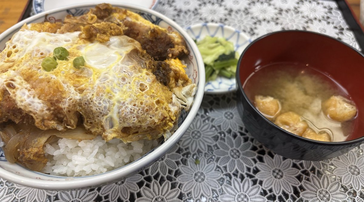 miisuke4649's tweet photo. お昼はカツ丼を食べてきた。
赤ちゃん泣いてもみんな寛容だし、味も店の雰囲気も最高だった☺️ https://t.co/mnbupdVxdp