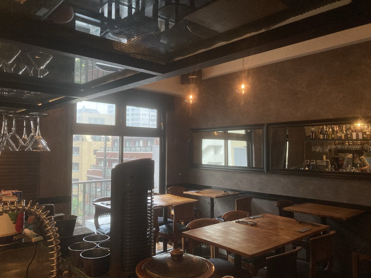 bistroomusubi's tweet photo. 生憎の雨ですがランチ始まりました！
朝の土砂降りからはだいぶ落ち着きましたね。 https://t.co/q8P1ahagye