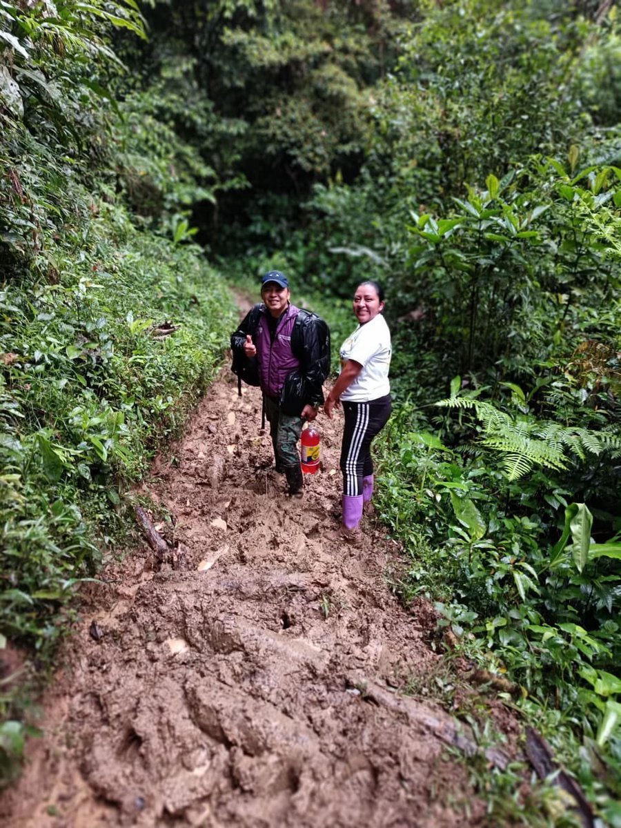 GoberPastaza's tweet photo. 📍#Tarqui
La Tenencia en coordinación con las comunidades de Wamak Urko, realizó la socialización del proyecto “El Gobierno a Tu Lado”, iniciativa impulsada por el Gobierno Nacional con el objetivo de acercar los servicios y la atención institucional directamente a la ciudadanía https://t.co/SxEbgXU2Gs