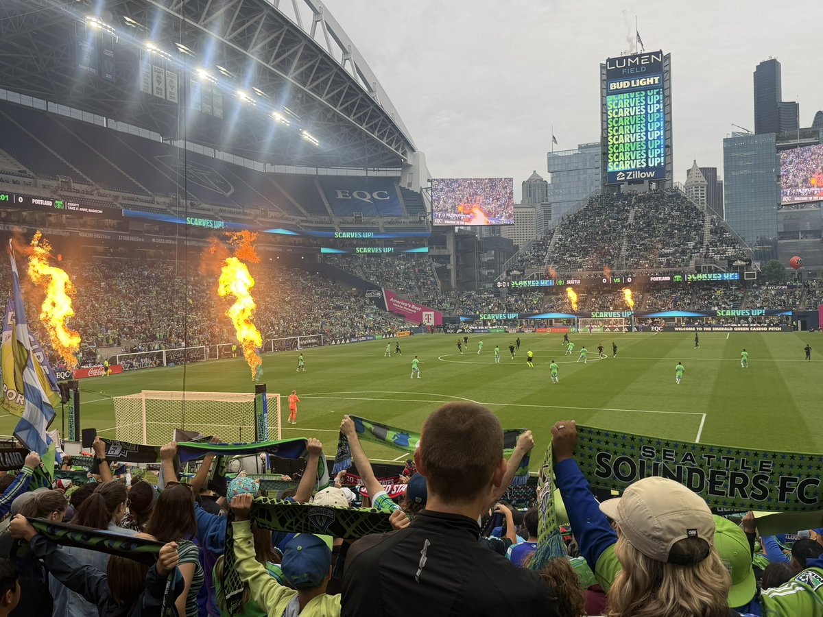 BlueBerryYum253's tweet photo. let’s go sounders it’s game time #gosounders #mls
 #soundersmatchday #Fightandwin
@soundersfc 🔥💙⚽️💚⚽️💙🔥 https://t.co/88sZwiZqZa