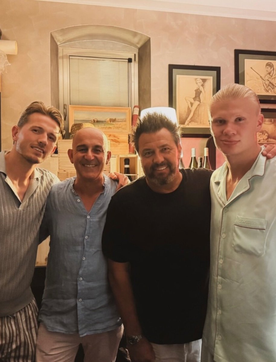 portalerlingbr's tweet photo. Erling Haaland visitou a Trattoria Da Nino, em Taormina. O restaurante publicou fotos do encontro e agradeceu pela visita. https://t.co/V5fDVTbUTf