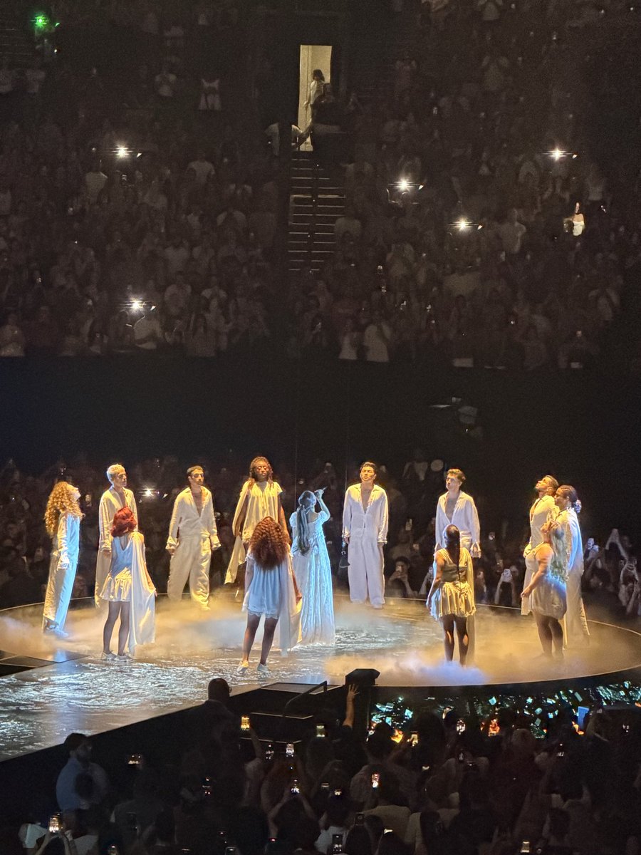 jnfrbs's tweet photo. had the best night ever so grateful i got a waitlist code 🤧🤧🤧 https://t.co/fr6kXmm9Bb