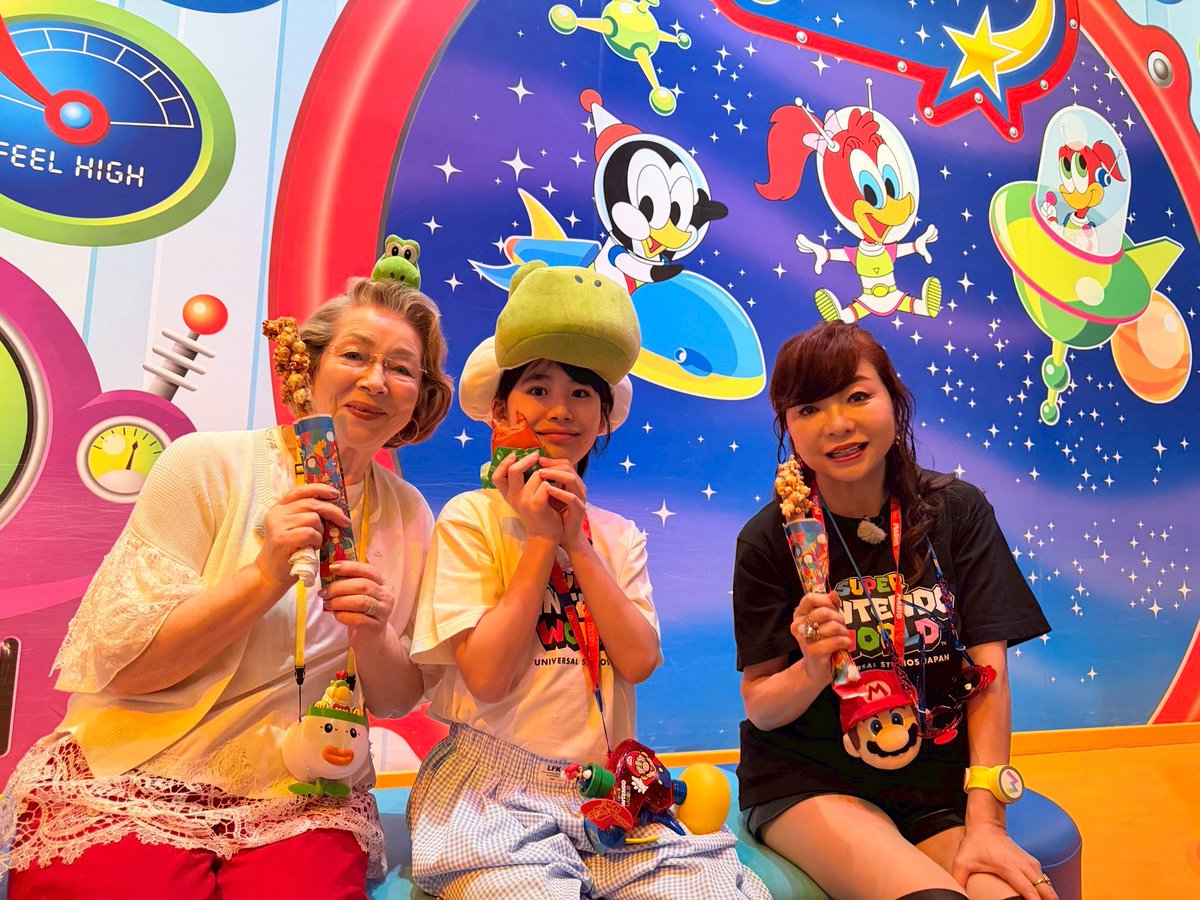 oricon's tweet photo. 『モモコのOH！ソレ！み～よ！』
WEST.重岡大毅らレギュラーがUSJへ🚀
“孫世代”岡野すこやかも登場
⠀
🎤＜インタビュー＞旅ロケの感想は？
https://t.co/NRvbCMBcSY
⠀
#オーソレ https://t.co/P3Lfhmli0P