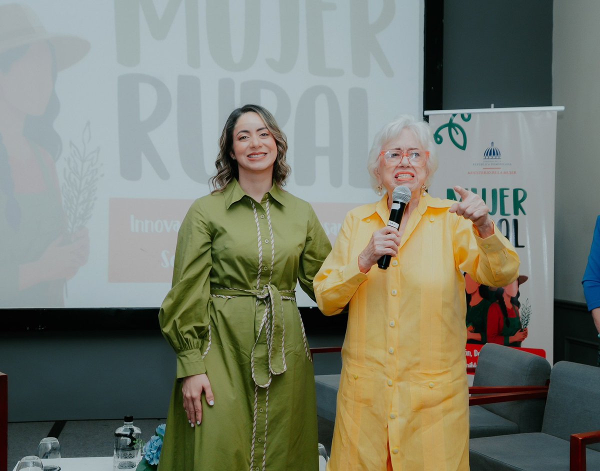 GloriaReyesG's tweet photo. Hay nombres que trascienden su tiempo porque abrieron caminos para que otras mujeres pudieran avanzar.

En el marco de Mujer Rural 2030, rendimos un merecido reconocimiento a doña Milagros Ortiz Bosch, cuya trayectoria en favor de la democracia, la transparencia y el liderazgo de las mujeres continúa siendo una inspiración para toda la región.

Su legado da nombre al Curso de Alto Nivel “Milagros Ortiz Bosch” @OrtizBosch para Mujeres Rurales Aspirantes a una Candidatura Electoral, una iniciativa impulsada por la Comisión Interamericana de Mujeres (CIM) de la Organización de los Estados Americanos (OEA) y la Escuela de Gobierno de la OEA, organizada junto al Ministerio de la Mujer de la República Dominicana @MMujerRD. 

Que este reconocimiento sirva también para seguir motivando a más mujeres rurales a participar, liderar y transformar sus comunidades desde los espacios de toma de decisiones.

#MujerRural2030 #LiderazgoFemenino #MMujerRD