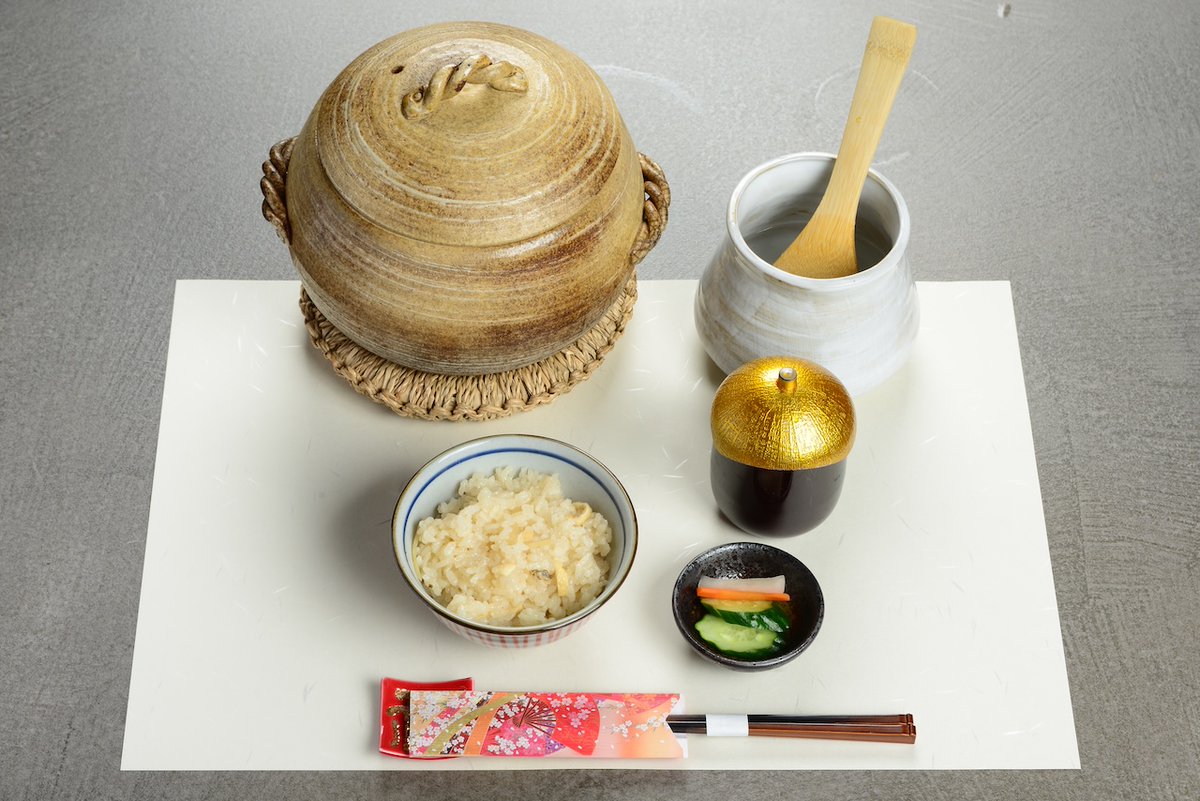 FujitoClinic's tweet photo. 赤ちゃんの誕生を、ご家族みんなで祝う食卓。
御祝会席はご家族様もご一緒にお召し上がりいただけます。
「はじめまして」の日の思い出の一コマになりますように。
#藤東クリニック https://t.co/2LuQCc59XJ