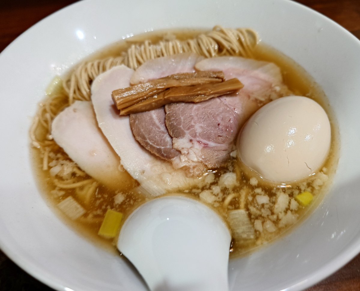 isofurabon6969's tweet photo. 無化調煮干しらぁ麺誠実さん

①特製白醤油らぁ麺🍜

新メニューを味わいに誠実さんへ。
一口目はスープの風味が立ち
塩に似たスッキリテイスト！
食べ進めると白醤油の円やかさが
効いて来て煮干とのハーモニーが
とても素敵に変化😋

細パツ麺とも
バラ海苔とも合いますね🙆

2杯目に続く🤭

#嵐山町 https://t.co/ysvB5ocvND
