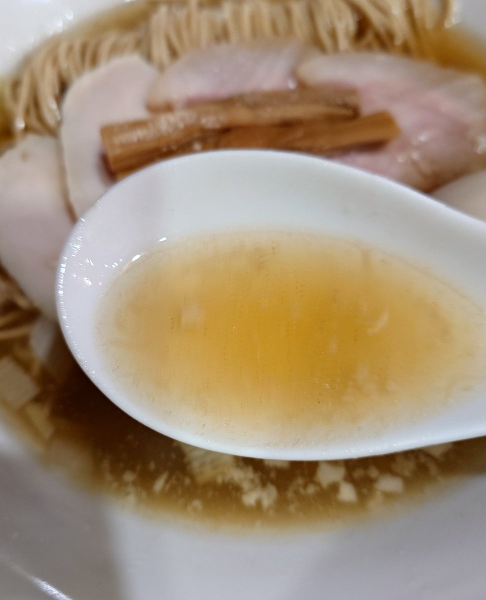 isofurabon6969's tweet photo. 無化調煮干しらぁ麺誠実さん

①特製白醤油らぁ麺🍜

新メニューを味わいに誠実さんへ。
一口目はスープの風味が立ち
塩に似たスッキリテイスト！
食べ進めると白醤油の円やかさが
効いて来て煮干とのハーモニーが
とても素敵に変化😋

細パツ麺とも
バラ海苔とも合いますね🙆

2杯目に続く🤭

#嵐山町 https://t.co/ysvB5ocvND