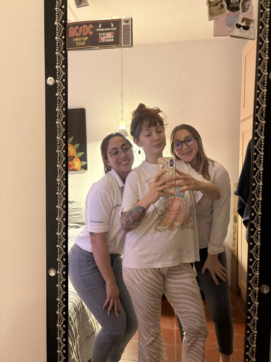 Luliipedottii's tweet photo. Mis amigas❤️ mi factoría 🔱❤️‍🩹 https://t.co/zuCl7x75TO