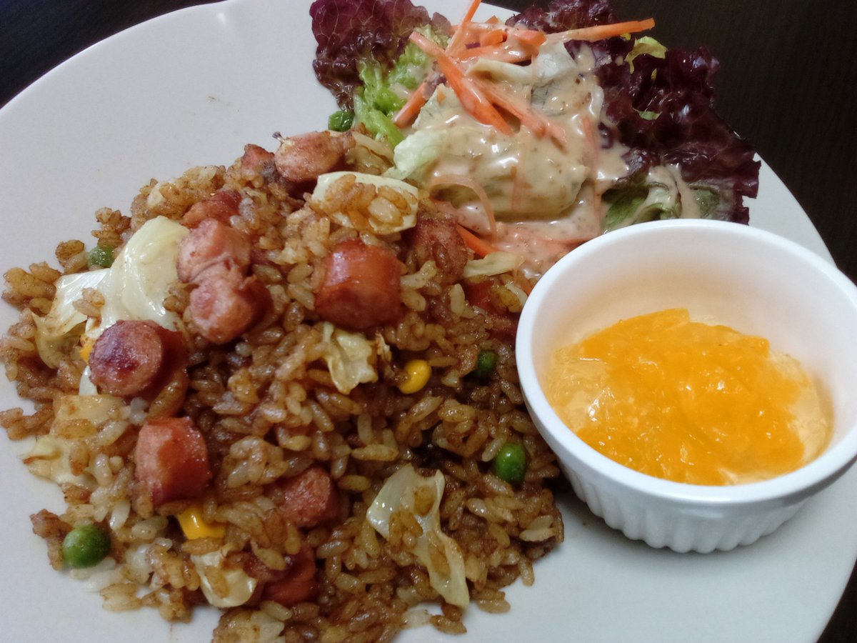 MSK20002020's tweet photo. 今日も暑い!
カレーピラフでシャッキーン
となればいいのだが…
#お昼ごはん
#おうちごはん https://t.co/m1TBxK33Qn