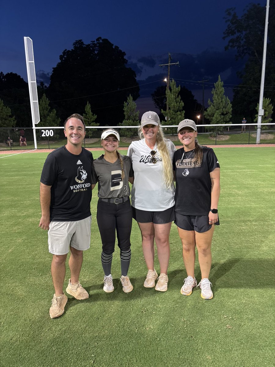 graysonbopp24's tweet photo. Spent the evening at my favorite place!! Always a fun time when I’m at my future home! I got to see one of my future teammates and some of my current ones too!! Thanks for putting on a great camp!! 

@WoffordSoftball 
@CoachCButler 
@TaylorLiguori 
@jwint11 
@EliteWeddington https://t.co/gn76lTjSD1