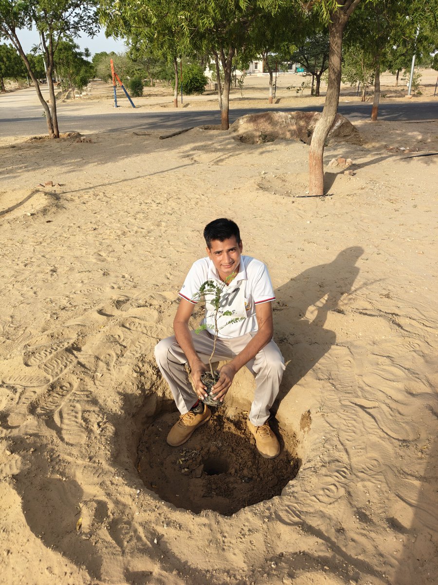rgurjar002's tweet photo. 🌲एक पेड़ अपने नाम🌴 @Pmds Bikaner 😊 https://t.co/UpHJ3nlNrx