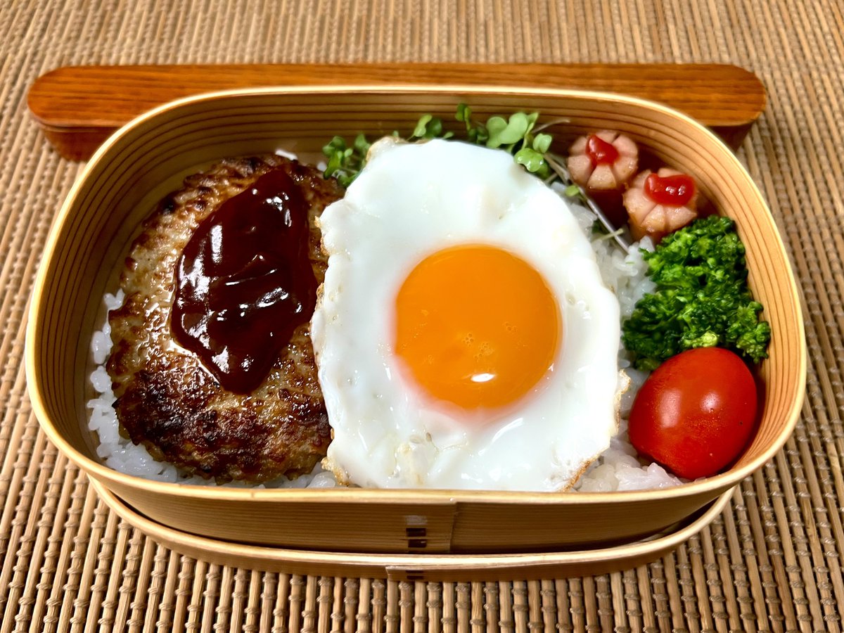 satoshi_camp's tweet photo. 本日のお弁当は「ロコモコ風弁当」です。
 #弁当  #Bento https://t.co/CtZ0MtIZen