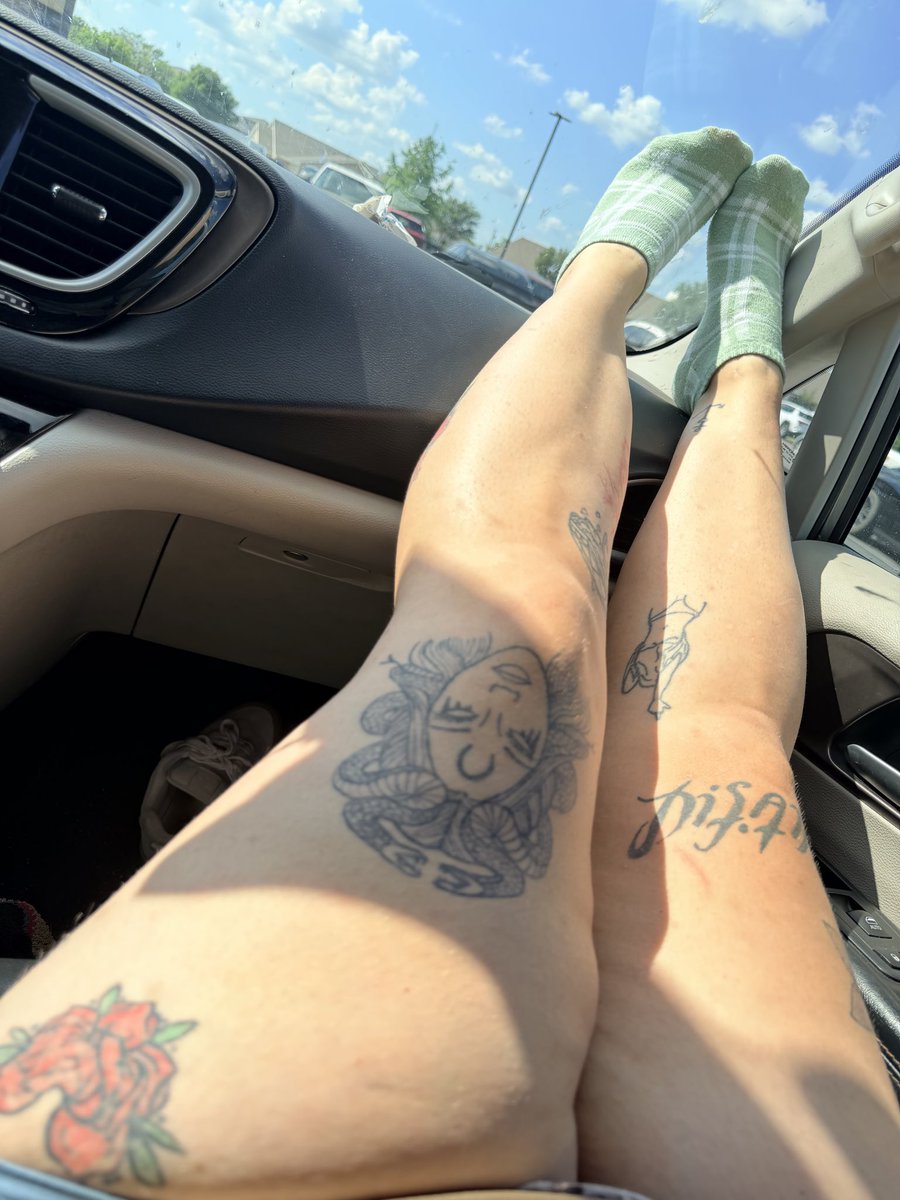VeletVoodoo's tweet photo. Passenger princess duties ☀️💚 Keeping the feet up and enjoying the sun in these favorite green plaid liners. 

My DMs are open while I ride shotgun—slide in to claim this pair or start a custom order! 🤫💸

#passengerprincess #socksoftheday #feetfetısh #stonergirls #feetcustoms https://t.co/HpH9hUhCaA