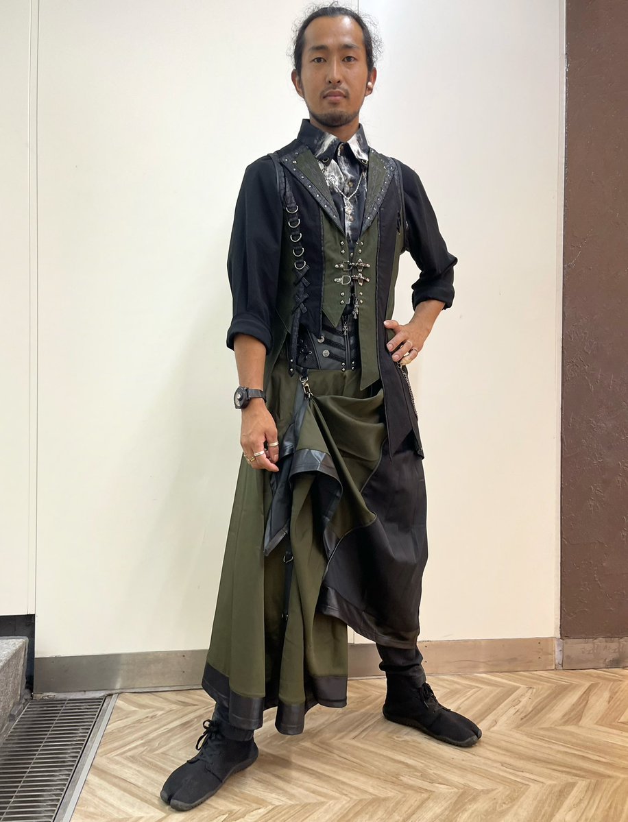 ozz_sinjuku's tweet photo. 【お客様スナップ】

꧁⚔️✦⚔️✦⚔️꧂

壱肆イッシー＠リョーマ様( @issy9777 )

戦場を知る黒。 退廃を纏い、秩序を刻む。

いつも素敵なコーディネート
有難う御座います😊

꧁⚔️✧⚔️✧⚔️꧂

#ozzon 
#新宿サブナード
#ozzsnap https://t.co/smJ0haIkAX