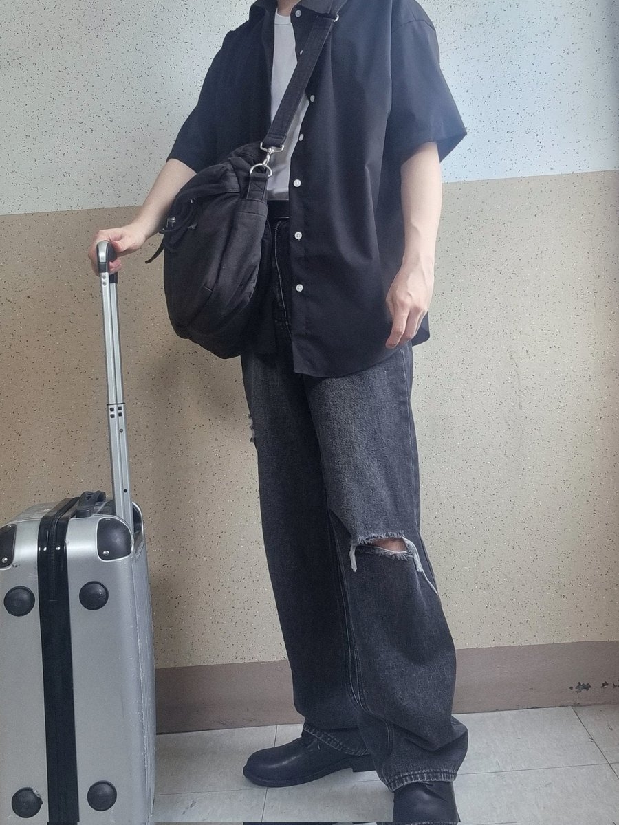 kerduri's tweet photo. さ���ば韓国〜！これより俺、日本という名の異世界へ旅立ちます😎✈️ https://t.co/PLITMWhJWM