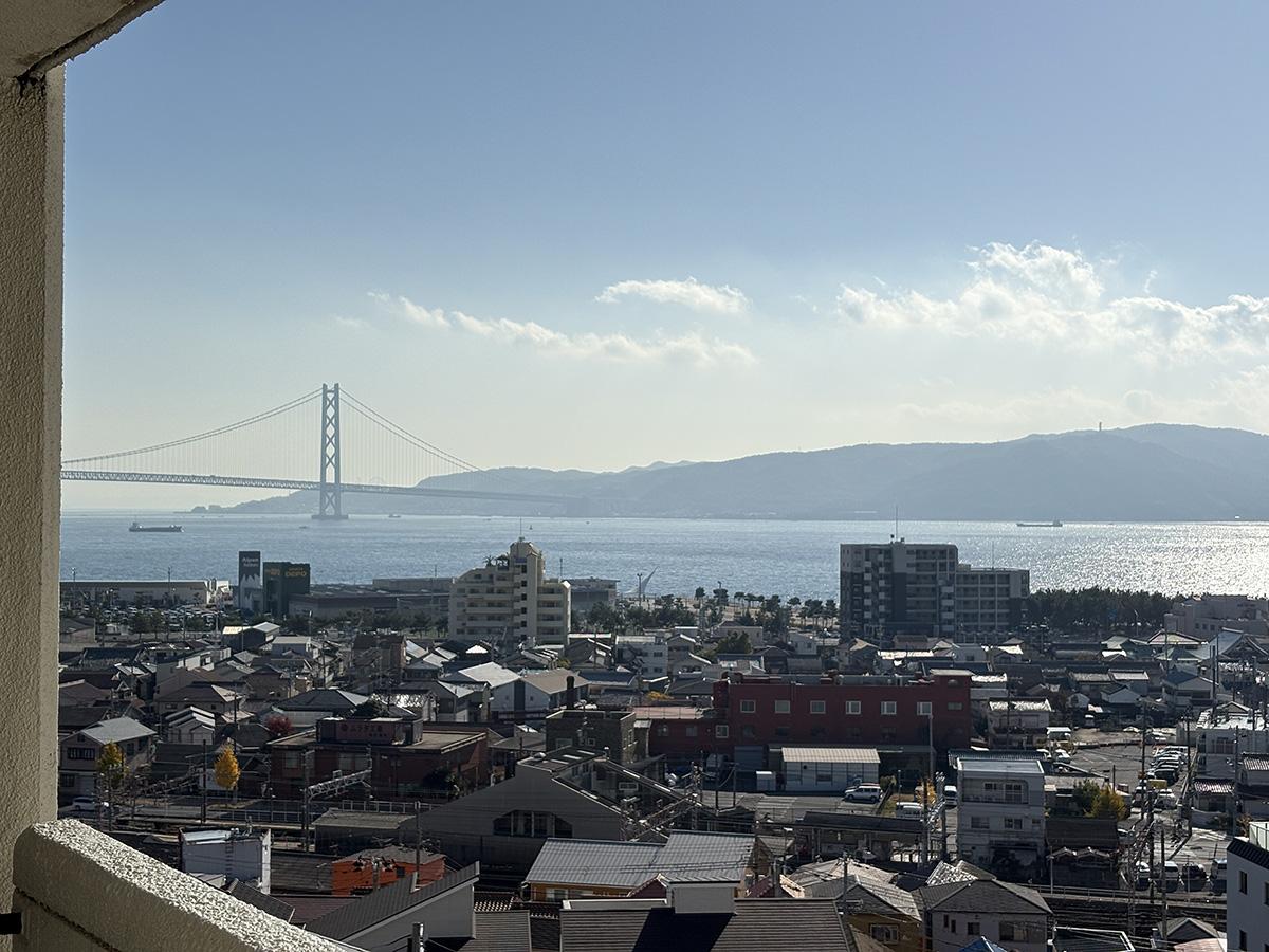 HamadaHideaki's tweet photo. 神戸の「海を見おろす物件まとめ」いいな。
（わたしは神戸R不動産の手先ではありません）

https://t.co/ggR1FFsMwV https://t.co/FdvNWgCrNo