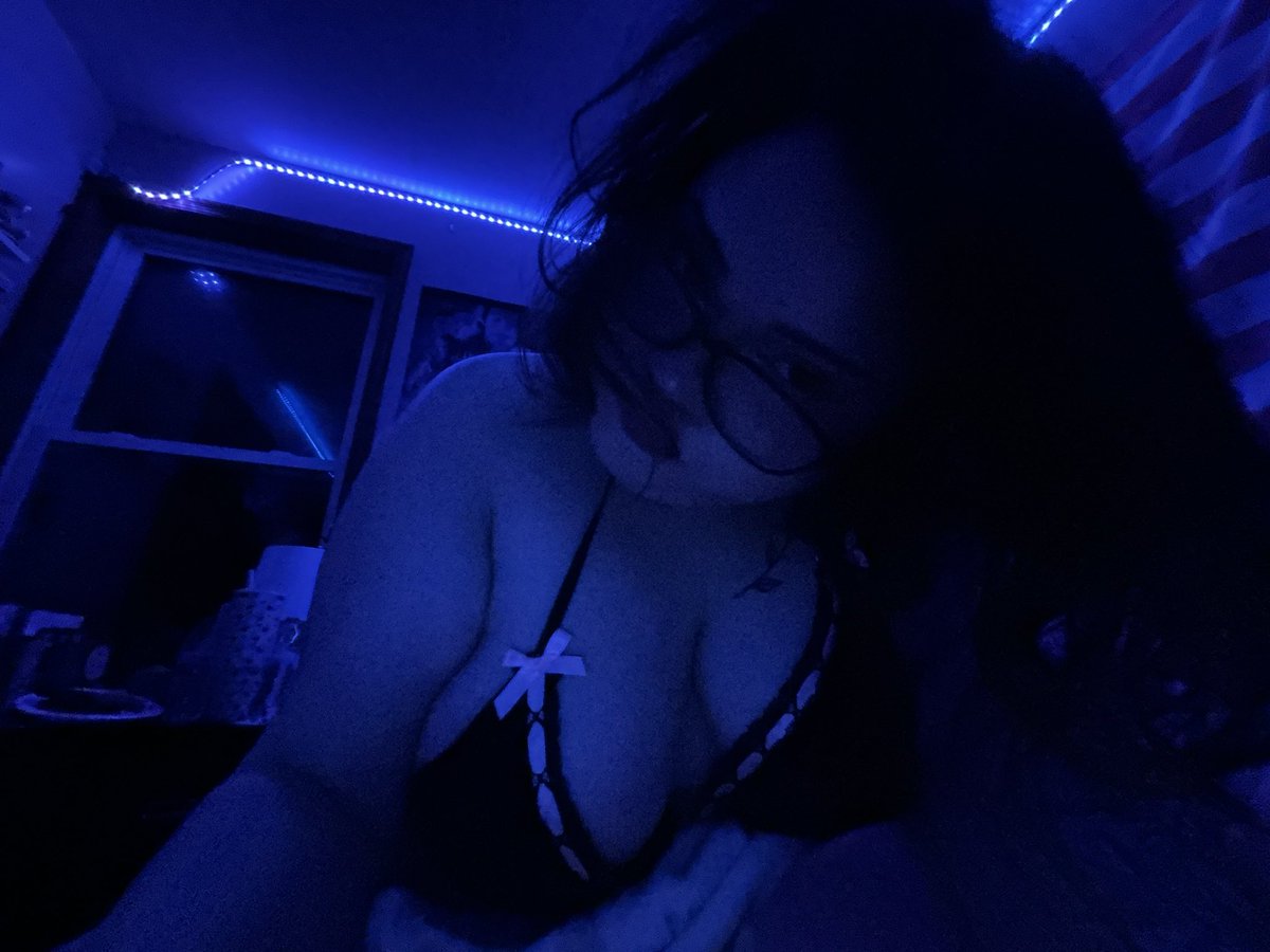 princ3ssbambii's tweet photo. gonna eat you alive <3 https://t.co/IQxW0Jqgm6