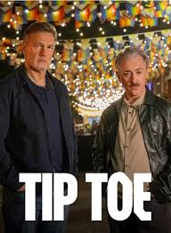 TaHh003's tweet photo. HBO Max新剧《Tip Toe》7月17日上线，由《神秘博士》前主创Russell T. Davies执笔，David Morrissey与Alan Cumming主演。故事聚焦曼彻斯特社区中两个男人因社会紧张关系而生活崩塌。
来天机阁测你的MBTI，注册领积分换会员✨
📌 https://t.co/pKm58esocL
#TipToe #HBOMax #RussellTDavies #美剧 https://t.co/Pez7w5Ydzp