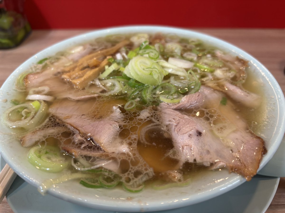 cvalda0131's tweet photo. かっちゃんラーメン＠拝島にて中華そば

早速行って来ました〜
すっきりスープに平打ちストレート麺
「これでいいんだよ」の王道です♪

ご飯🍚との相性はもちろん◎
トッピングも色々楽しめて満腹＆満足です👍

ごちそうさまでした！ https://t.co/Nf4123uTlJ