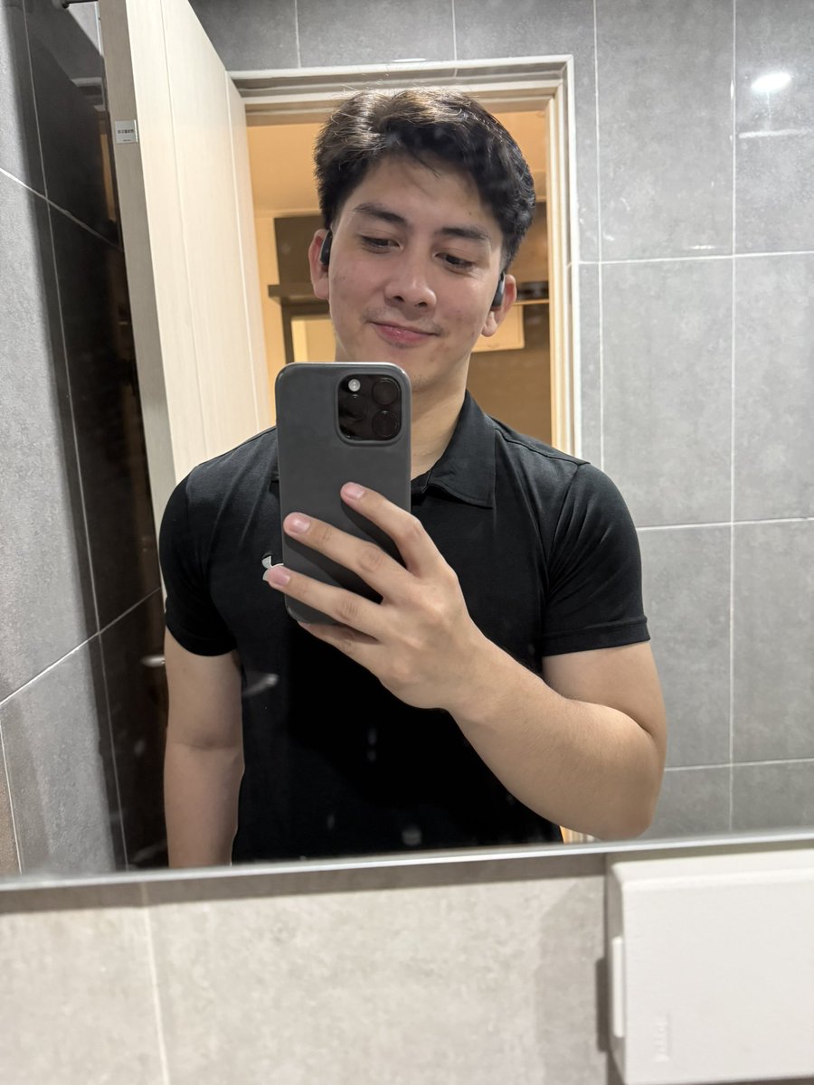 PaoPangs's tweet photo. Just passing through 😛 https://t.co/LHPTwxbu0w
