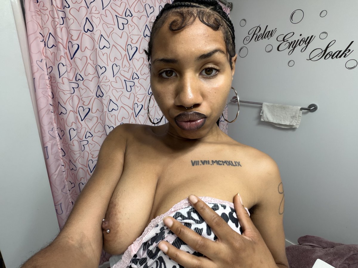 iamkhloeamarie_'s tweet photo. Testing out my new camera 🤳🏽 https://t.co/PNEhiCsjKg