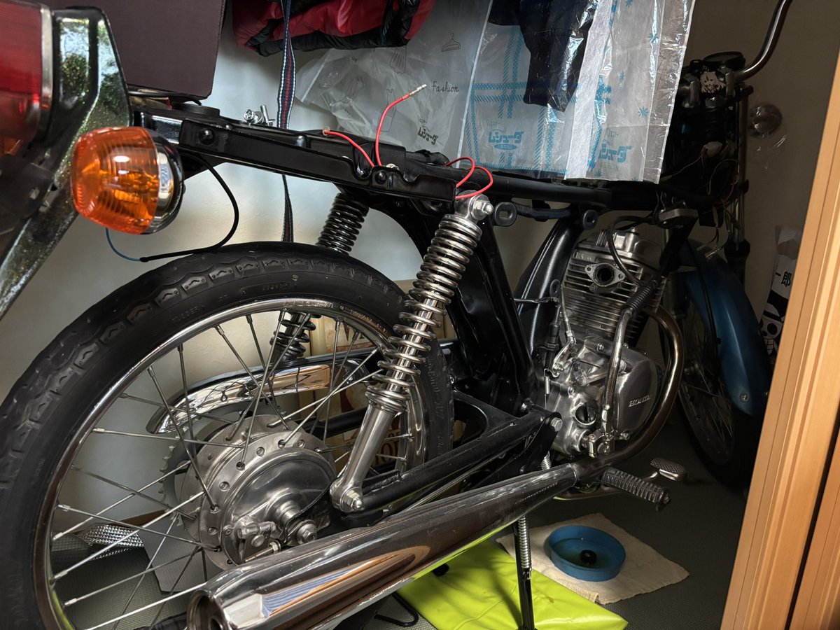 ru_rururu_san's tweet photo. cb50s買っていただけませんか
キタコのヘッドとセットのボアアップ組んであります、5年くらい前に組んで一回走ったのみでその後ずっと室内保管しているため状態はよくわからないです
サービスマニュアル、パーツリストもあります盆栽のため買ったので新品パーツはたくさん入ってます
20万 https://t.co/v3RpSDbflu