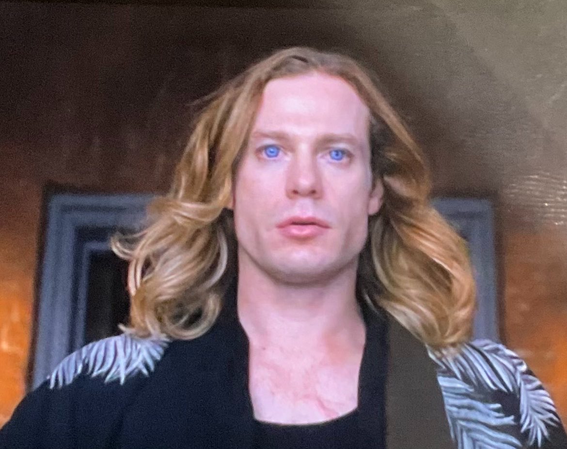 thevampeachy's tweet photo. #tvlspoilers this ending…are we bringing in the walking dead now AMC? I feel like Rick and the gang are on their way over to crossover now. https://t.co/SgM6Hj5Obp