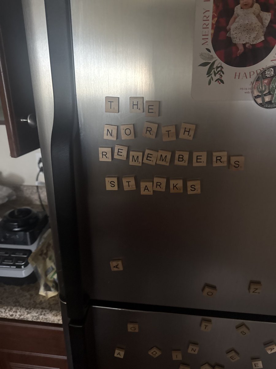 j_spicee's tweet photo. what I did to my fridge bc im rewatching game of thrones vs. what my brother, who has never seen it, did💀💀 https://t.co/9P87RUft90