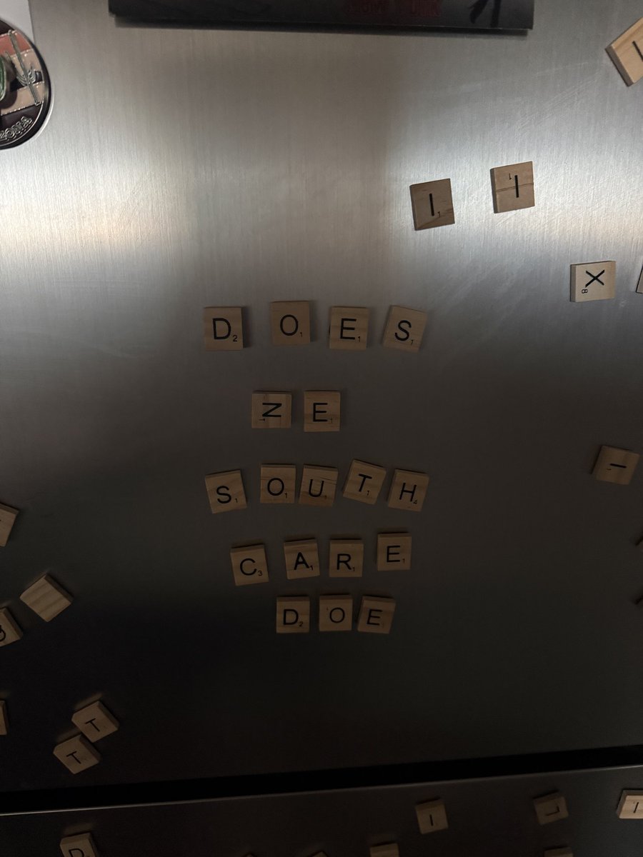 j_spicee's tweet photo. what I did to my fridge bc im rewatching game of thrones vs. what my brother, who has never seen it, did💀💀 https://t.co/9P87RUft90