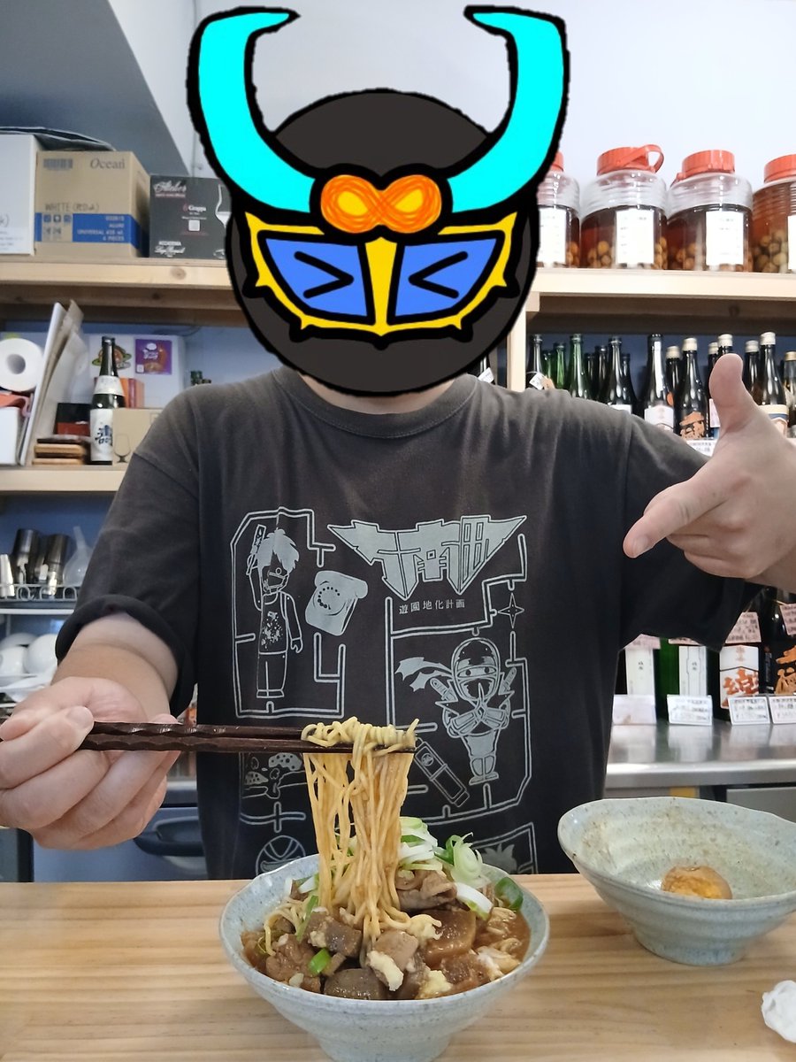 iijNWqUQ7i41630's tweet photo. 方南町で行きつけの“伊豆松崎酒店くぼ田屋”にて、店長の久保田さんが腕を振るう土手煮(金土日月で提供)に惚れ込んでから色々と提案しています‼️

個人的な｢あったらいいな｣を言ってるだけなのですが、久保田さんがアイデアを反映して『どて麺(まぜそば風)』が新メニューとして爆誕しました🍜✨

ありがたいことに久保田さんは｢スミさんは共同開発者です！｣と言ってくれてるので、そのつもりで宣伝します🔥

最高に旨いので、絶品の日本酒と共に食べに来てください😋✨