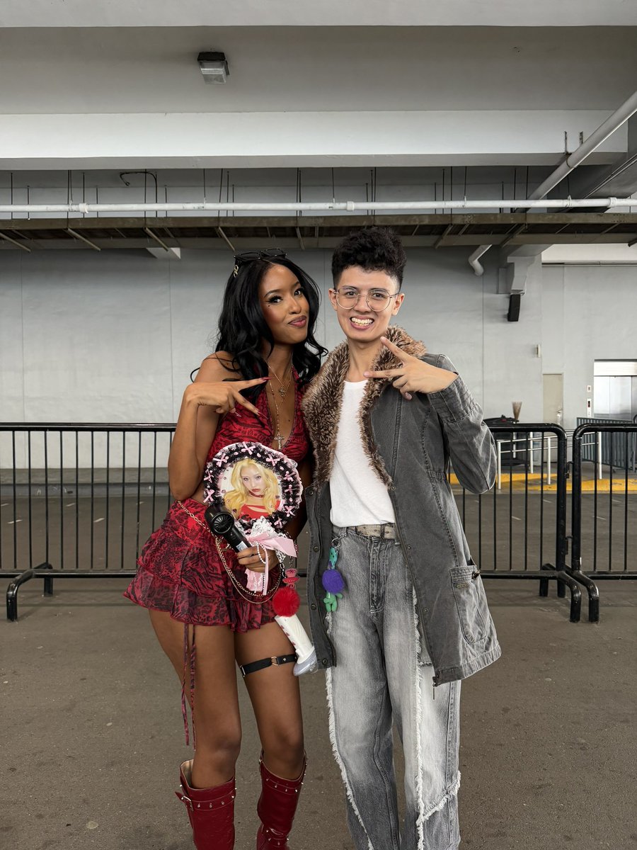 greggybuys's tweet photo. met thee head alphaz @alphazbarbie in line the other day! so kind and stunning irl, glad you had fun watching the concert in manila!!! 😁🫶 https://t.co/iVnGyBwfXd