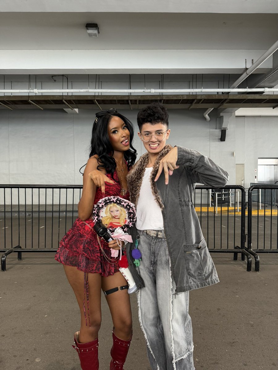 greggybuys's tweet photo. met thee head alphaz @alphazbarbie in line the other day! so kind and stunning irl, glad you had fun watching the concert in manila!!! 😁🫶 https://t.co/iVnGyBwfXd