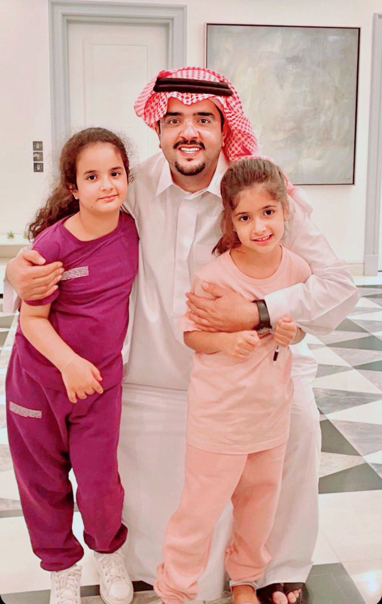 f_es's tweet photo. اللهم وفق 
الأمير #عبدالعزيز_بن_فهد 
ووالدته الأميرة الجوهرة آل ابراهيم 
وحرم سموه
الأميرة العنود بنت فيصل 
وبناتهم الأميرات
الجوهرة ولطيفة 
لكل خير 🤲🏻❤️
اللهم يارب اسعدهم
وحقق لهم مايتمنون واحفظهم 🤲🏻❤️
#يوم_الجمعة https://t.co/QQIzgNnpAe