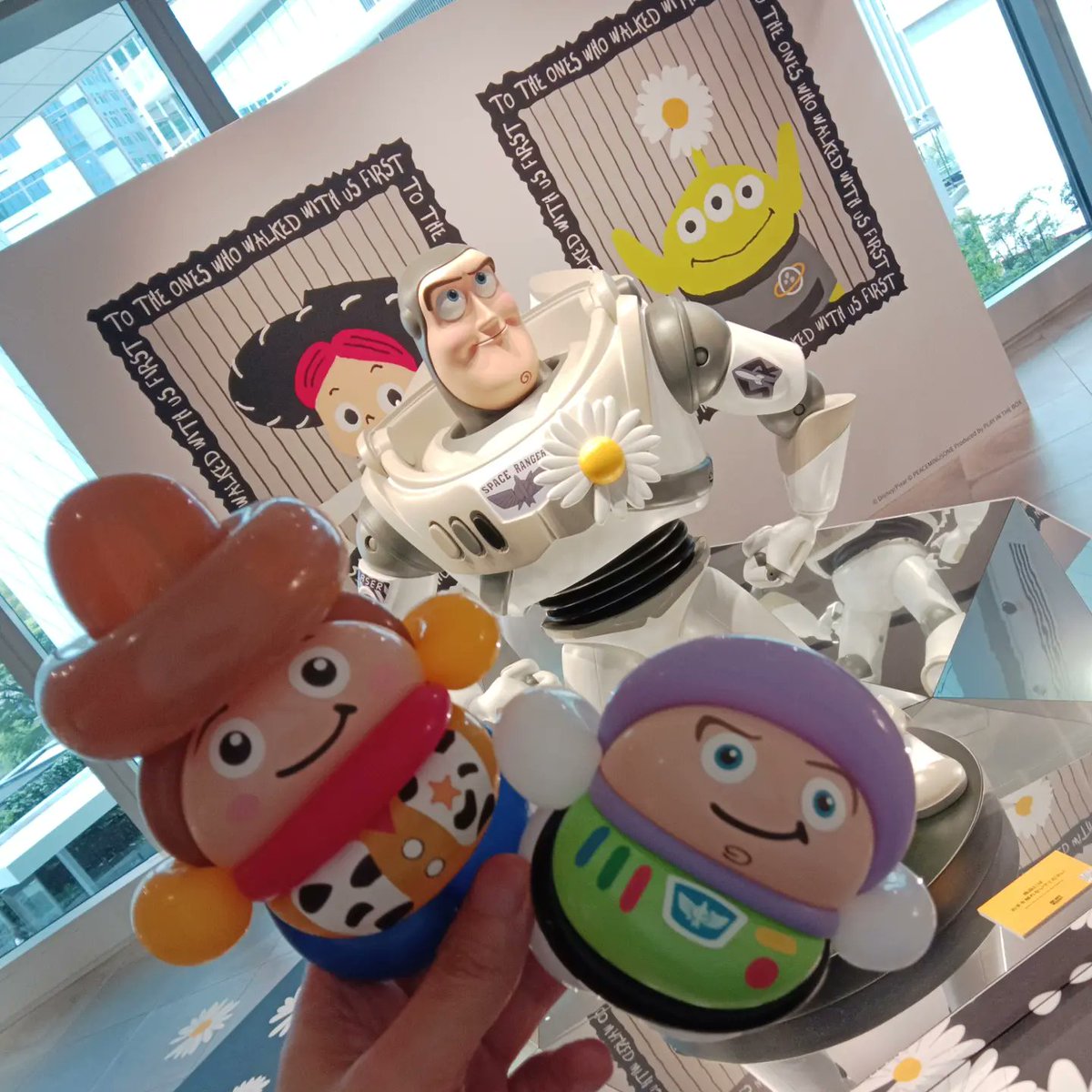 Balloon_Kussy's tweet photo. 虎ノ門ヒルズで開催中のG-DRAGON(PEACEMINUSONE)×トイ・ストーリーの「THE FIRST FAN」ポップアップに行ってきました!🌼🚀
G-DRAGONとピクサーの世界観が融合していて、素晴らしかったです!
#GDRAGON #PEACEMINUSONE
#ToyStory #THEFIRSTFAN
#ChibicoroBalloon https://t.co/ln2qdPeDW3