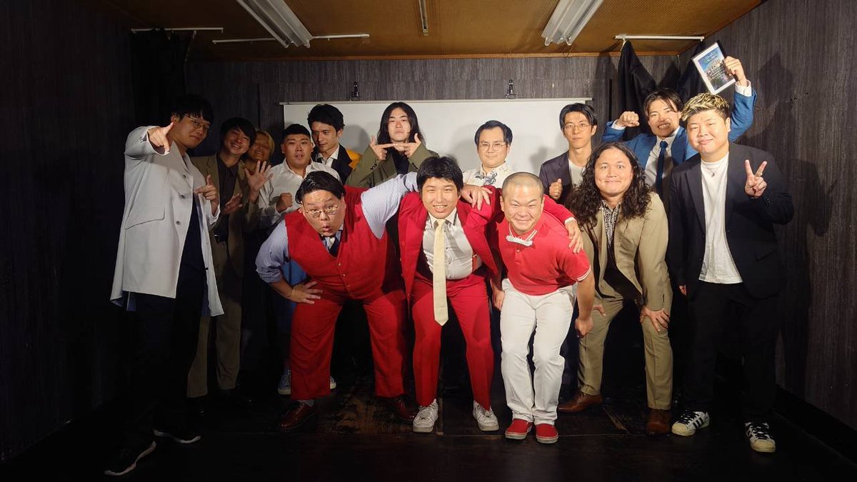 roundabout_Oji's tweet photo. バックトゥバック
探索
サンキューべり町隆史！

一枚目のバックトゥバックの写真は
色んな赤がそろった記念で。
しっちさんと仲良さそうに見えるな笑。

探索はゲリラ配信と企画が大盛り上がり！
小島の色んなヒミツがバレる瞬間でした。
香水じゃなくてコロンだから。

ネタ４本走りきったぞ！！ https://t.co/GvUBVHVPmm