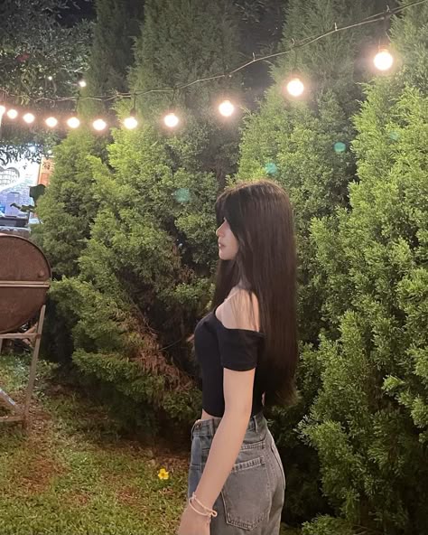 marranofunk's tweet photo. Under string lights and a wall of greenery, this evening feels calm and alive
ZKA https://t.co/8iIh665E6x