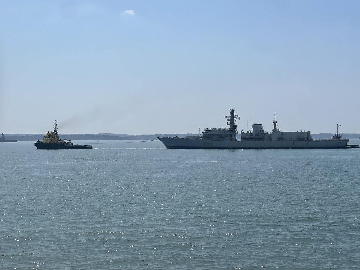 conradical247's tweet photo. @AWenham1 @NavyLookout @WarshipCam @WarshipsIFR @seawaves_mag @UKDefJournal @UKForcesTracker Saw it on my sunny jaunt home from work. 🫡 wondered what ship it was. https://t.co/cX76lNLQ3T