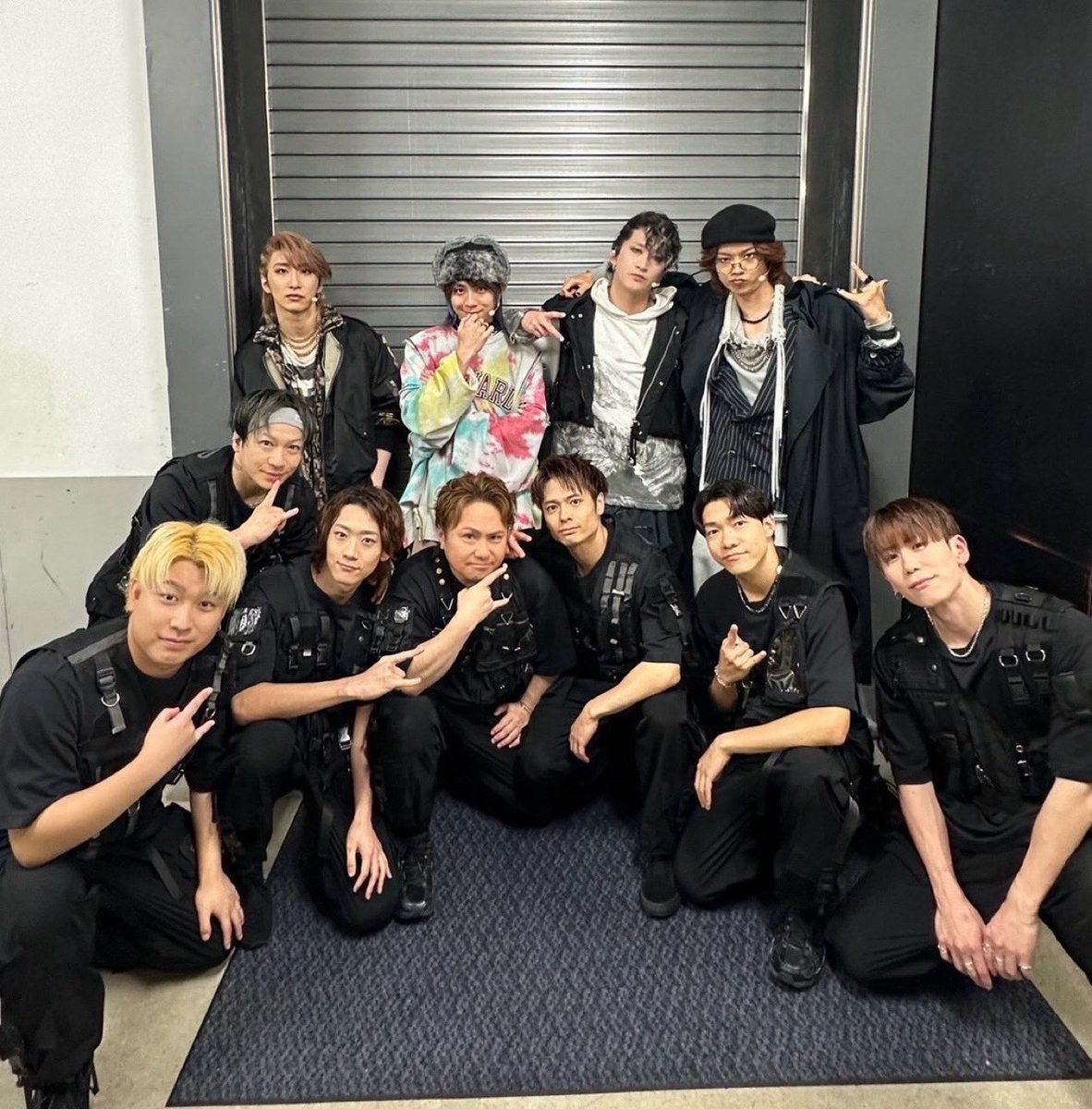 kaito_ver0125's tweet photo. 東京公演3公演ともありがとうございました🙌🏻
DDB+D4の皆さんと🔥🐶
好きな曲で踊れて楽しかったー！！
#ヒプステ https://t.co/4mFeK1CQln