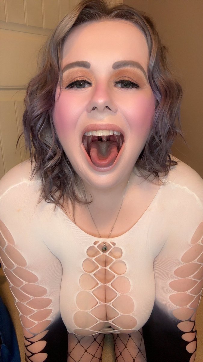 KathyK25's tweet photo. 💦NEED A MILF STEP MOM?💦

Oiling up my pussy and tits while you’re secretly watching and jerking off… I catch you. 😈. With that hard throbbing cock. 

Cum play with mommy! 🔥

FREE OF SUBSCRIPTION! ❤️

#sellingfacetime #of #sellingcustoms #nsfw #nsfwtwtًً https://t.co/qd7VpL0sgZ