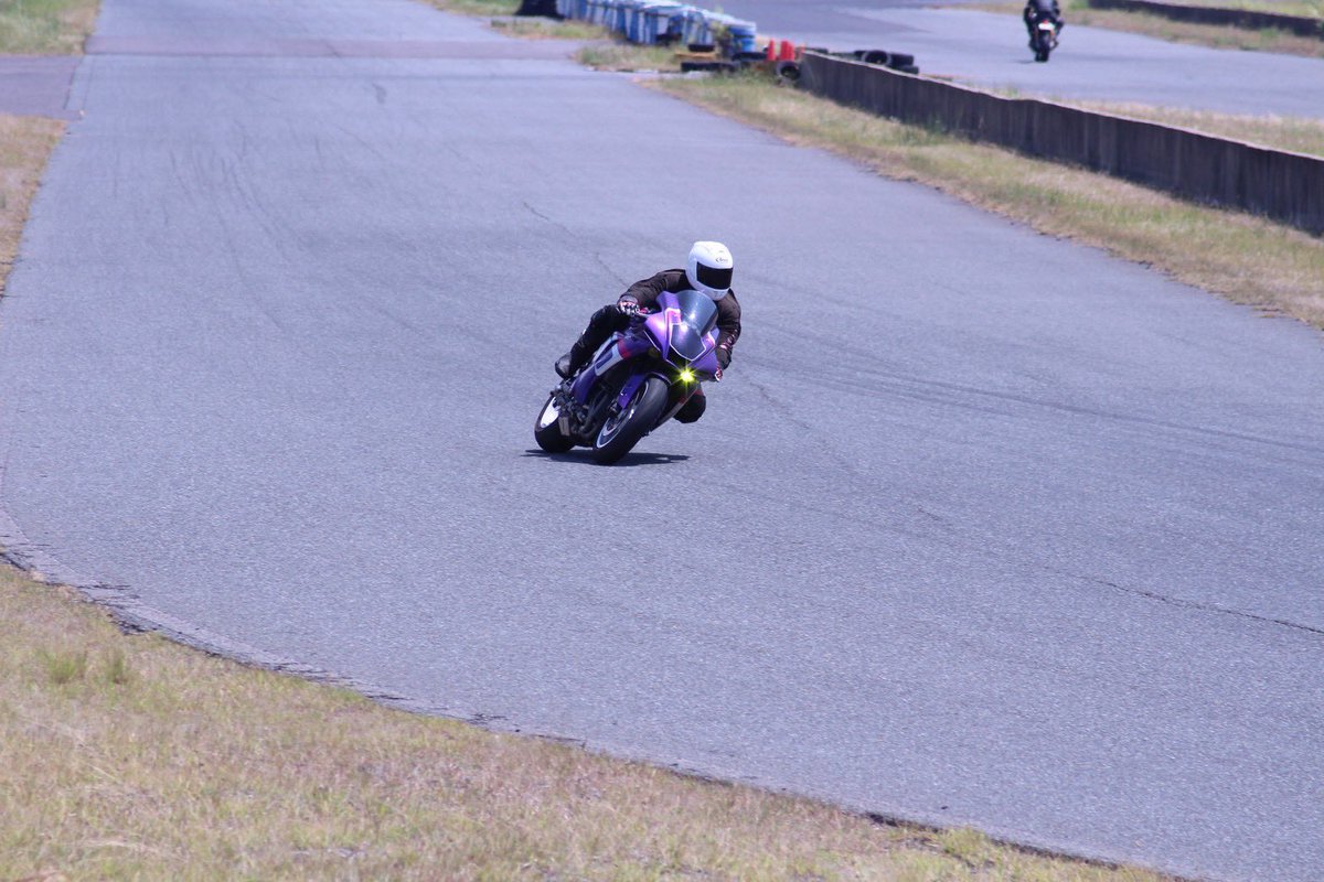 ICEWALKER77's tweet photo. チェル会お疲れ様でした！
初タカスサーキット
R1で初サーキット走行
カメラマン方々ありがとうございます
9秒がどのくらいのクラスかわからんけど気持ちよく走れたから良し https://t.co/7R9bnAX4km